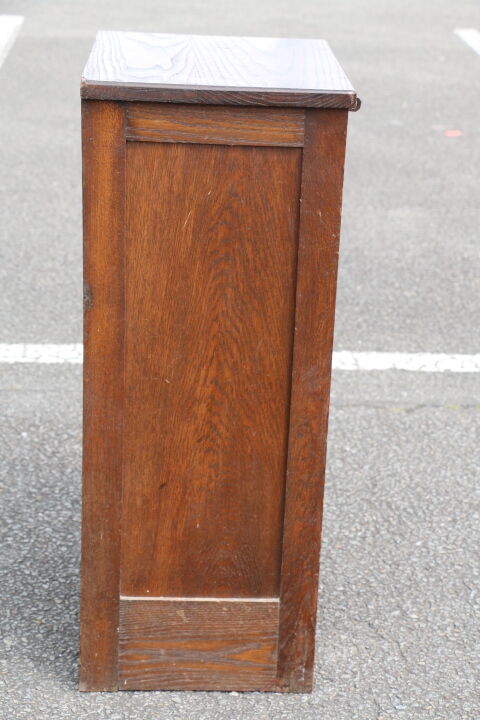 Dark single curtain cabinet