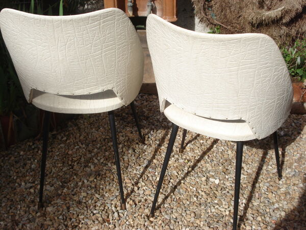 Lot de 2 chaises modèle tonneau vintage 1950