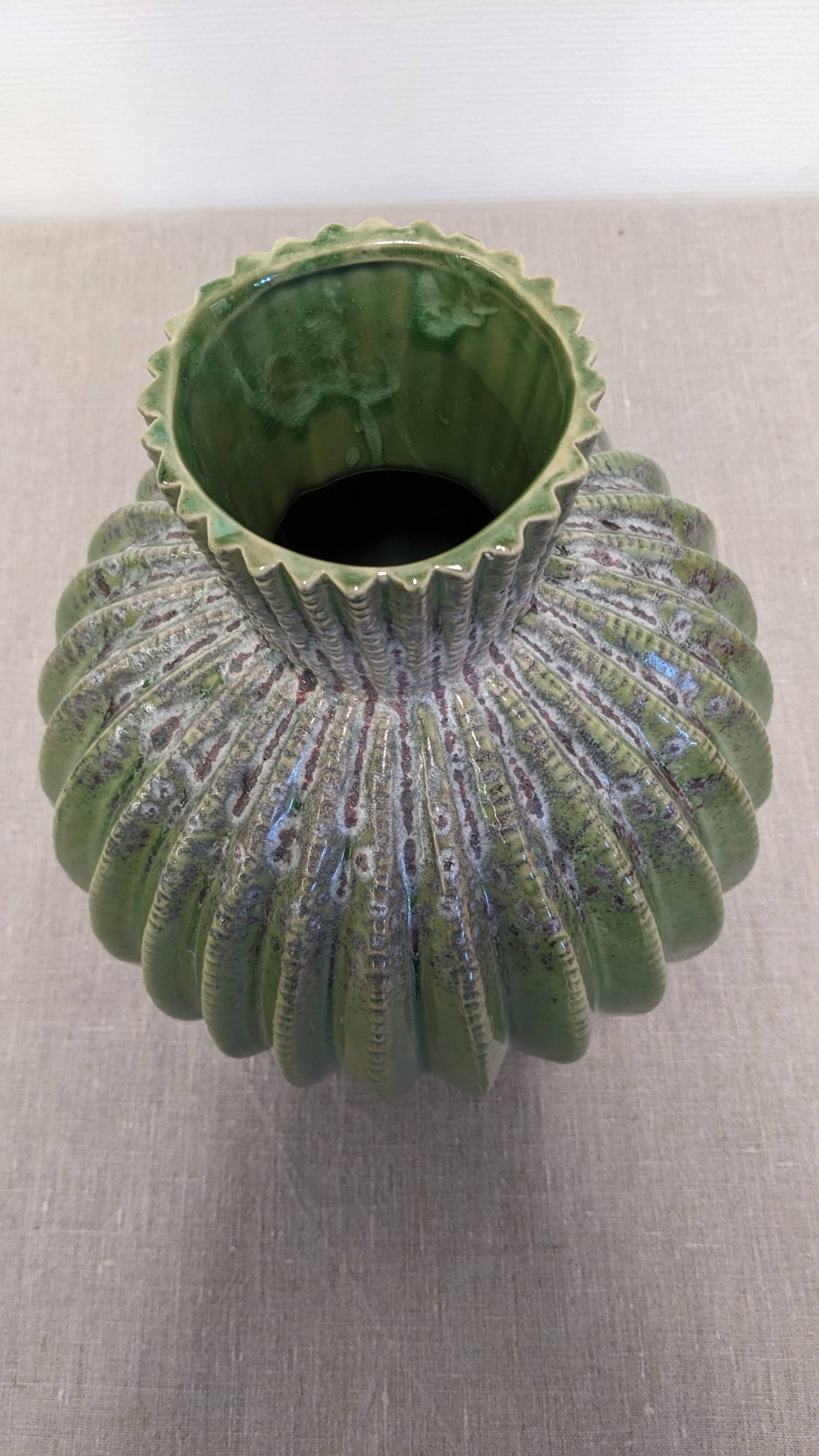 Contemporary cactus round vase in glazed dolomite ceramic.