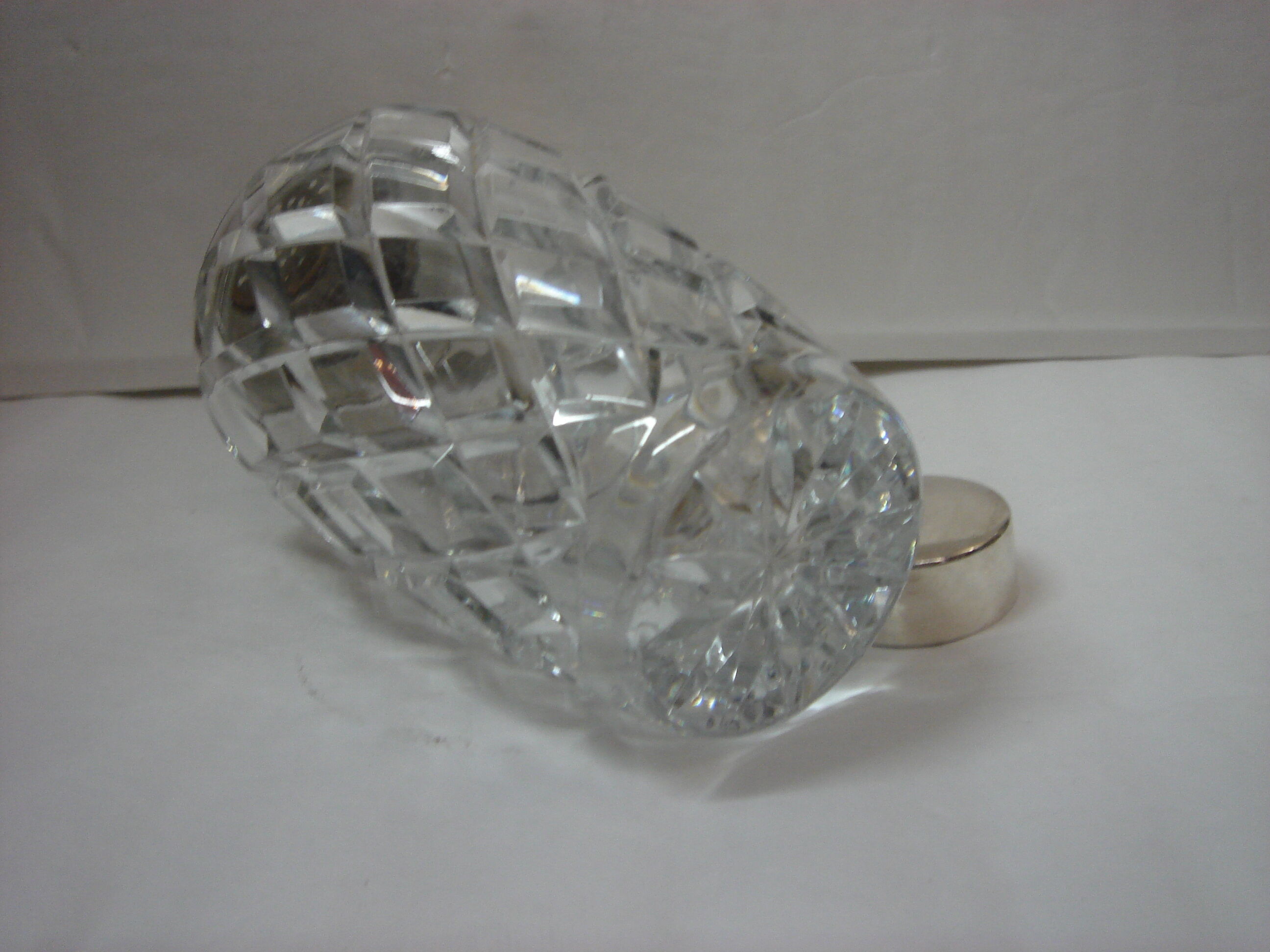 Shaker en cristal et bouchon métal argenté, vers 1970/80