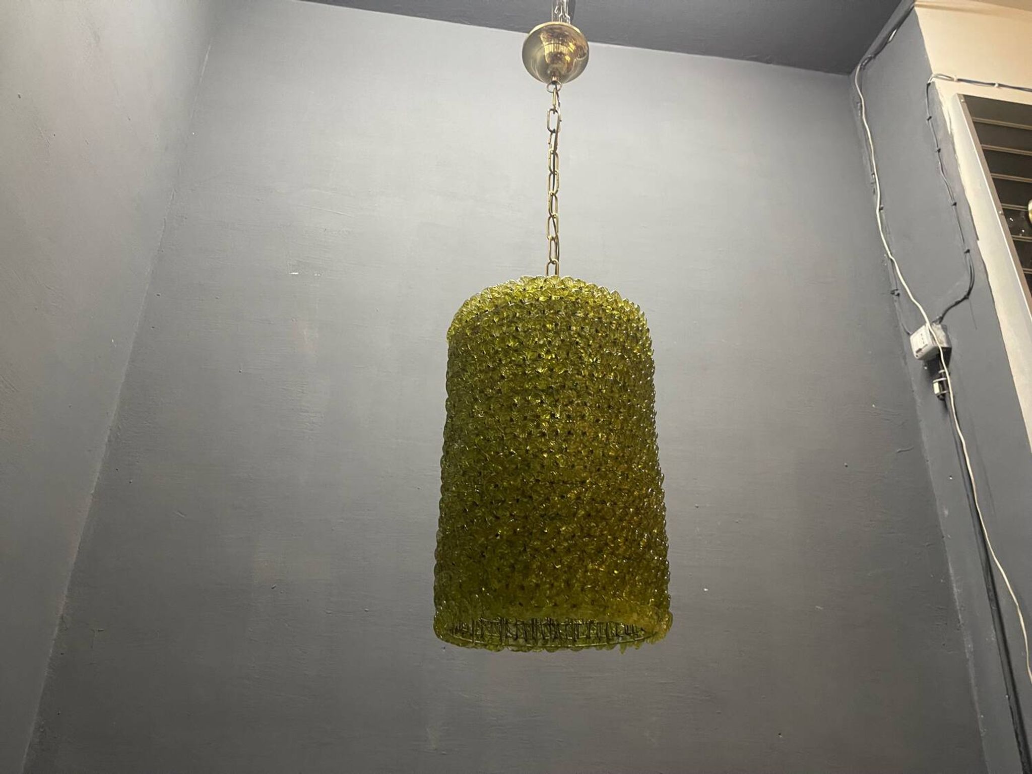 Ensemble de 2 suspensions lumineuses en verre de Murano vert olive en forme de fleur