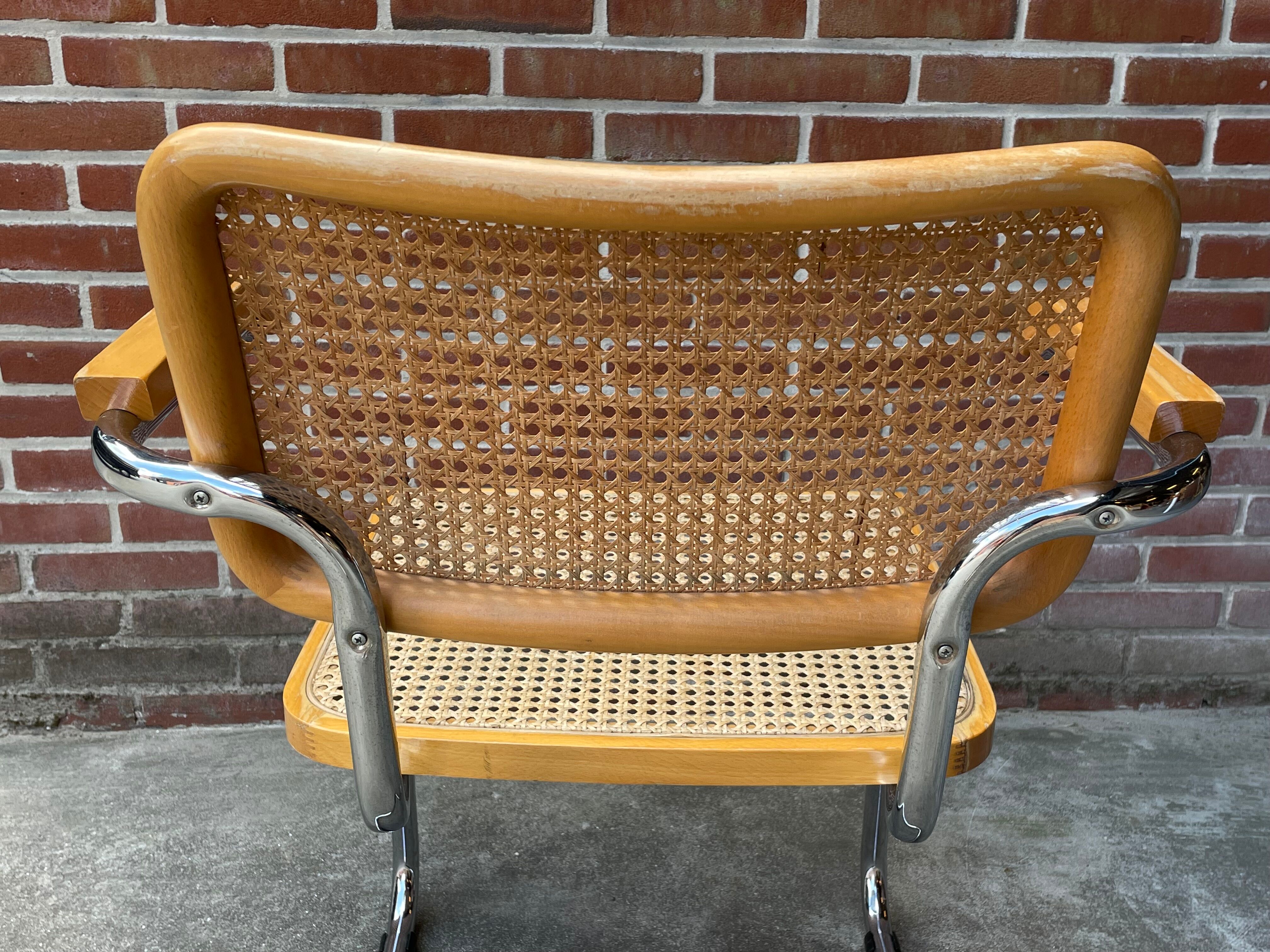 Cesca chair B64 with armrests by Marcel Breuer Design