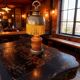 Lampe vintage élégante – bois et laiton – esprit chic intemporel