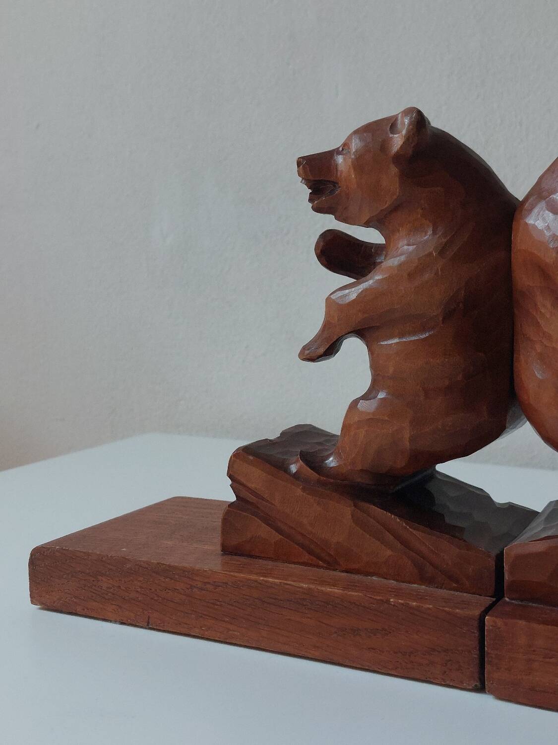 Paire de serre-livres vintage en bois sculpté à la main, décor ours