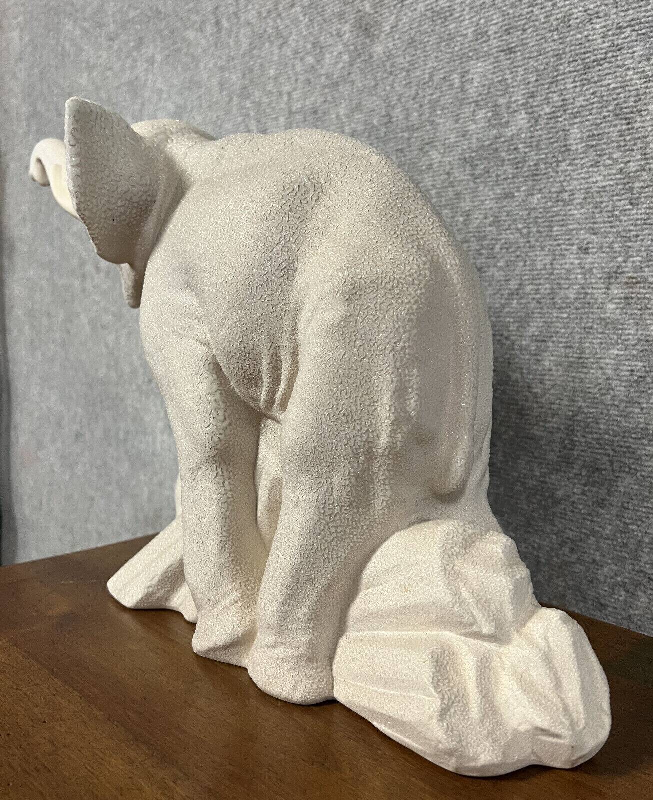 Sèvres France : grand éléphant en céramique crispée blanche époque art déco