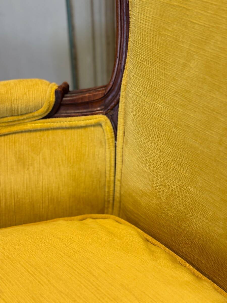 Pair of large Louis XV shepherdesses, stamped by François Foliot, master