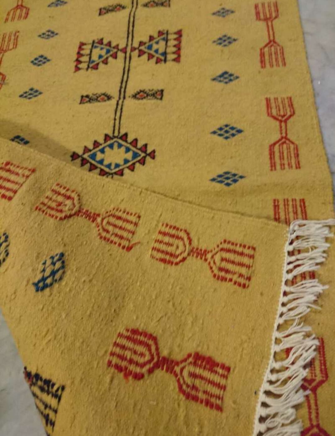 Yellow woolen carpet 208x64cm