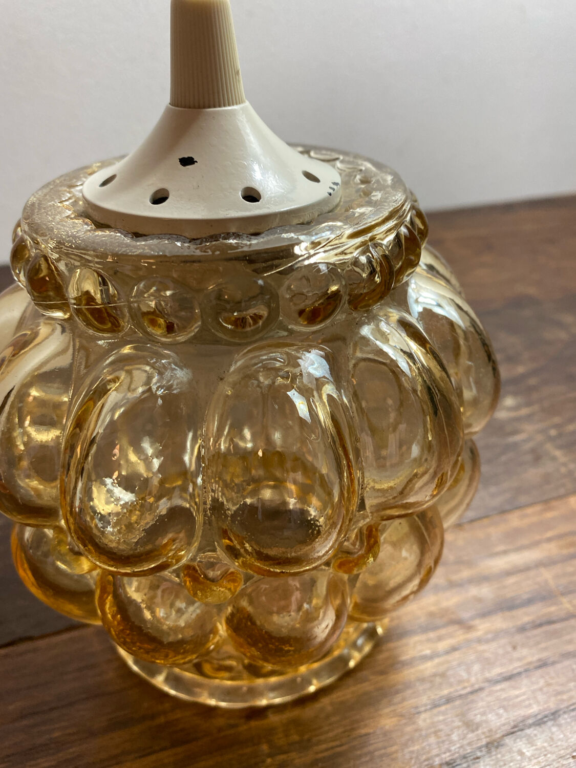 Portable pendant light in bubble glass