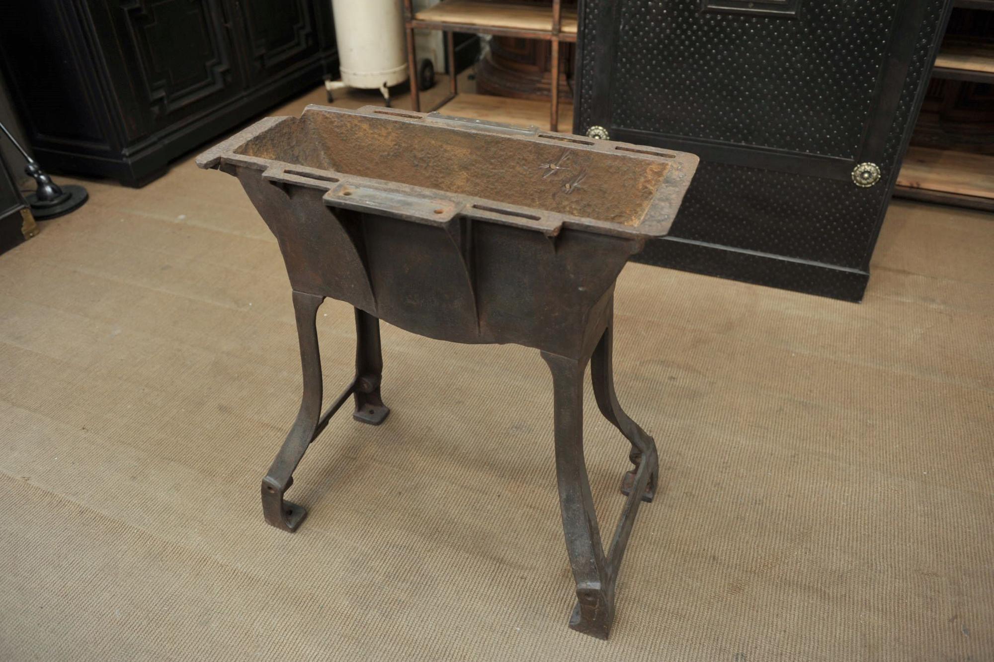 Industrial Console Fonte 1930 blue stone tray