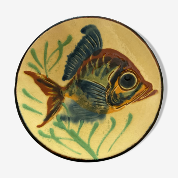Plate in the taste Puigdemont .fish decorations