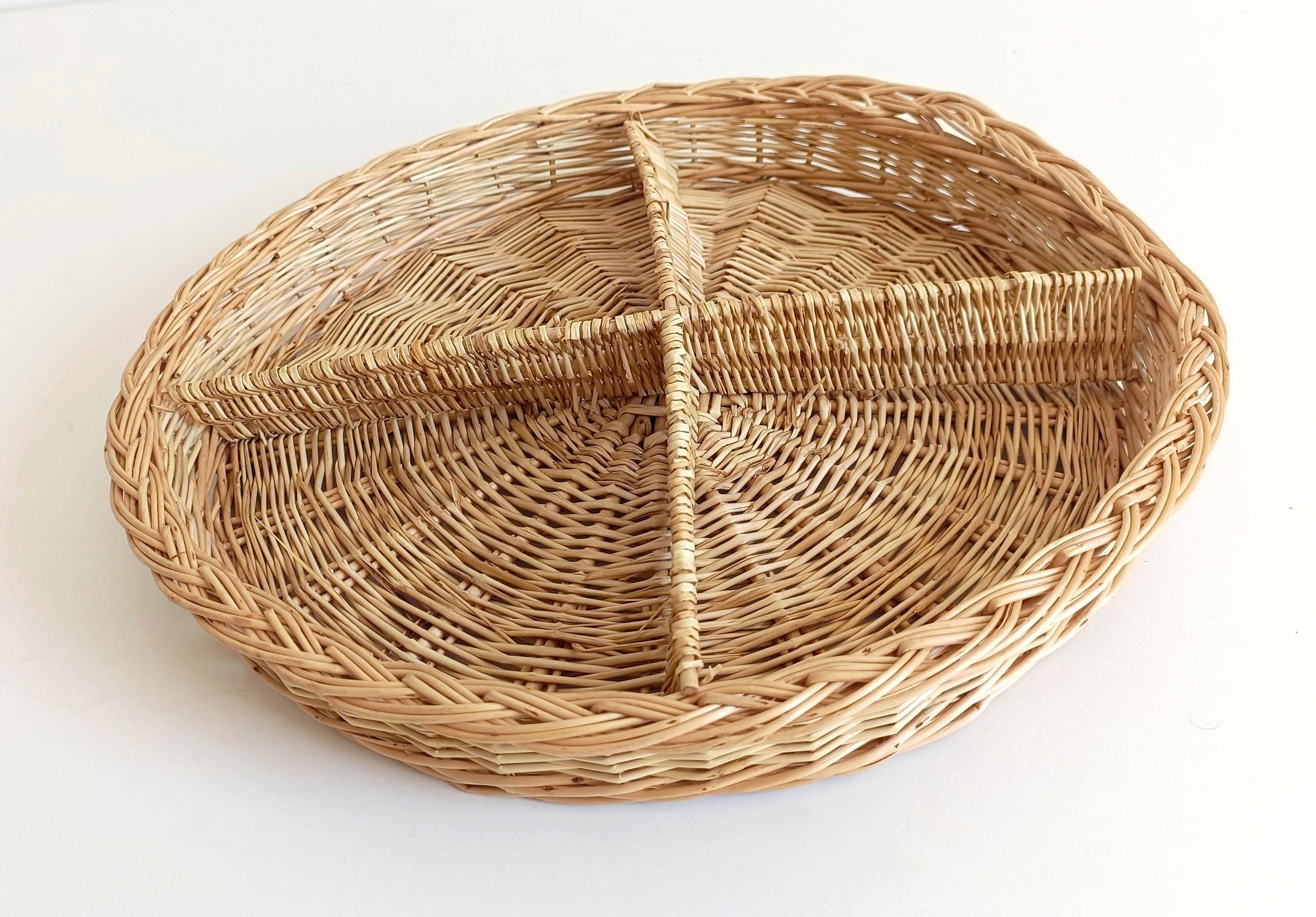 Rustic French Provence Wicker Basket Centerpiece / Vide-Poche – Mid 20th Century