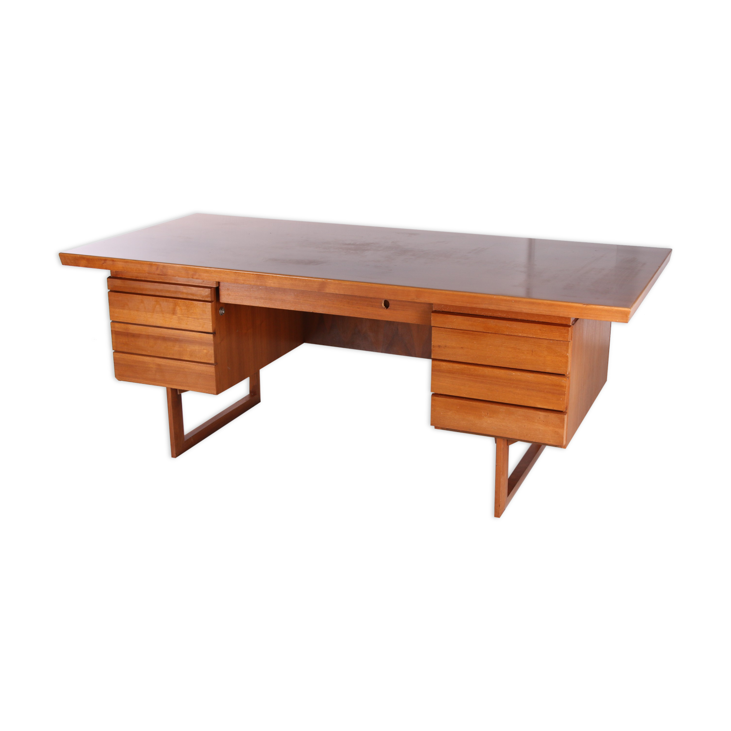 Bureau en bois avec des tiroirs