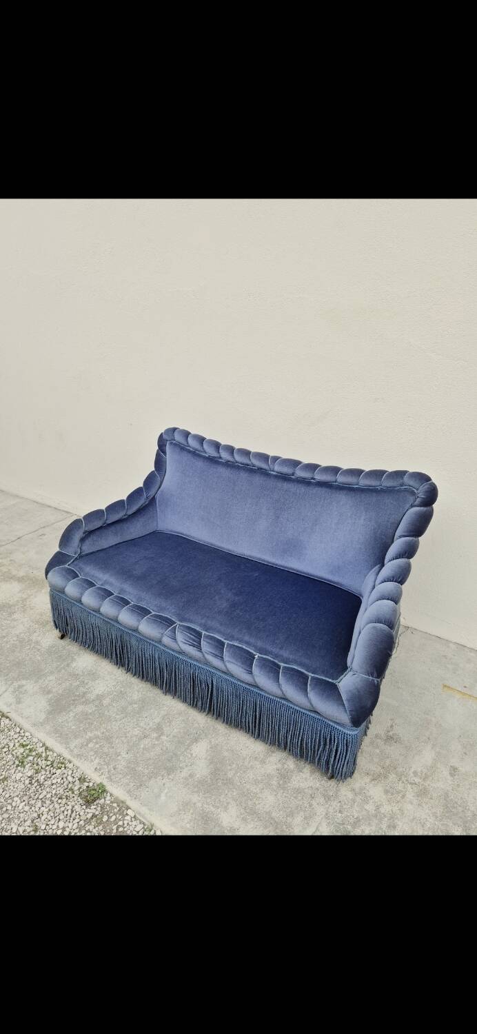 Napoleon III period blue velvet toad sofa