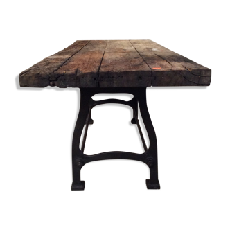 Table à manger industrielle bois massif pied fonte