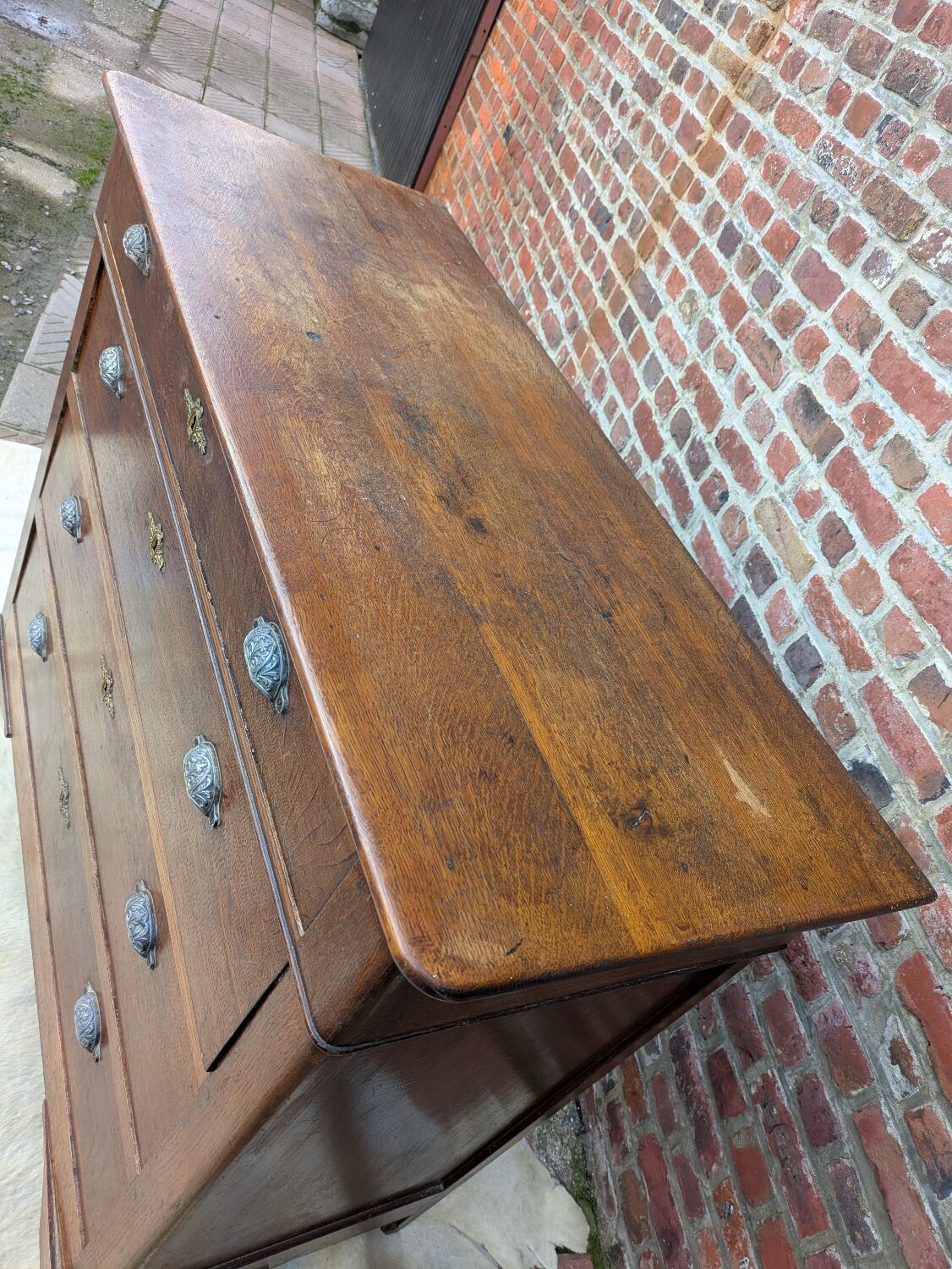 Oak chest of drawers