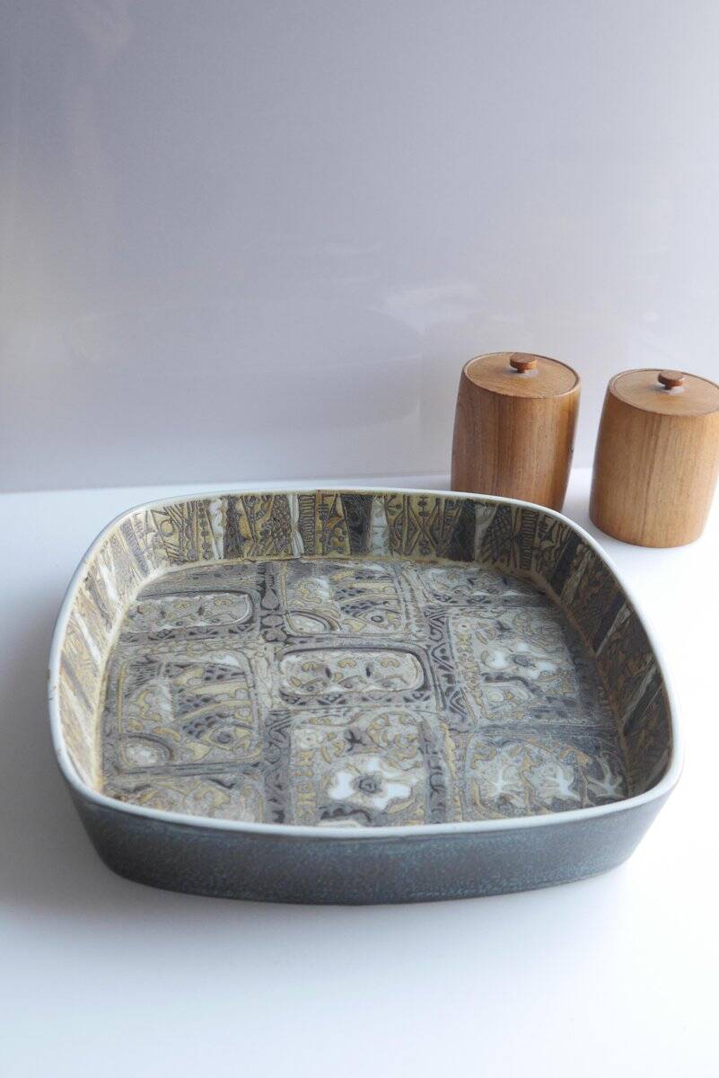 Bol ou assiette en faïence ou en céramique moderne du milieu du siècle par Nils Thorsson pour Royal Copenhagen, Danemark, années 1970.