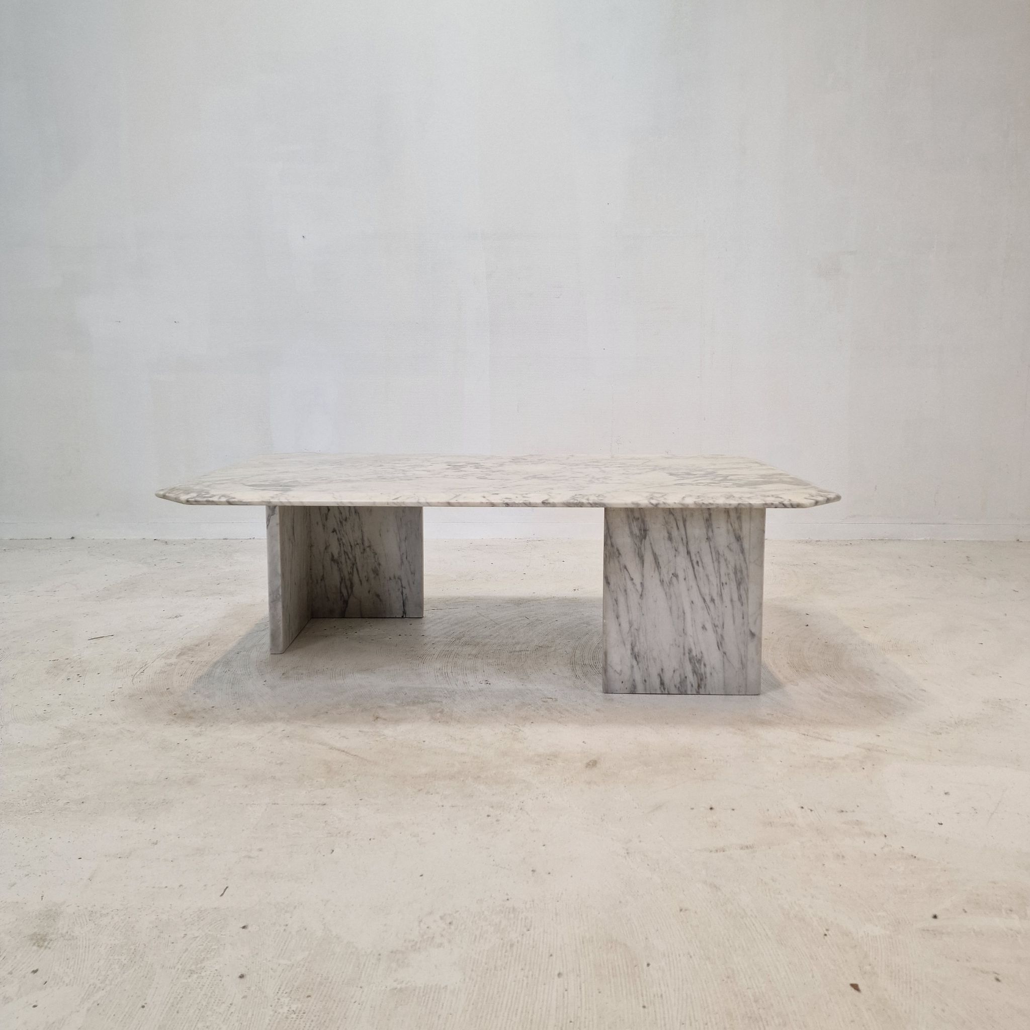 Table basse en marbre italien années 1970