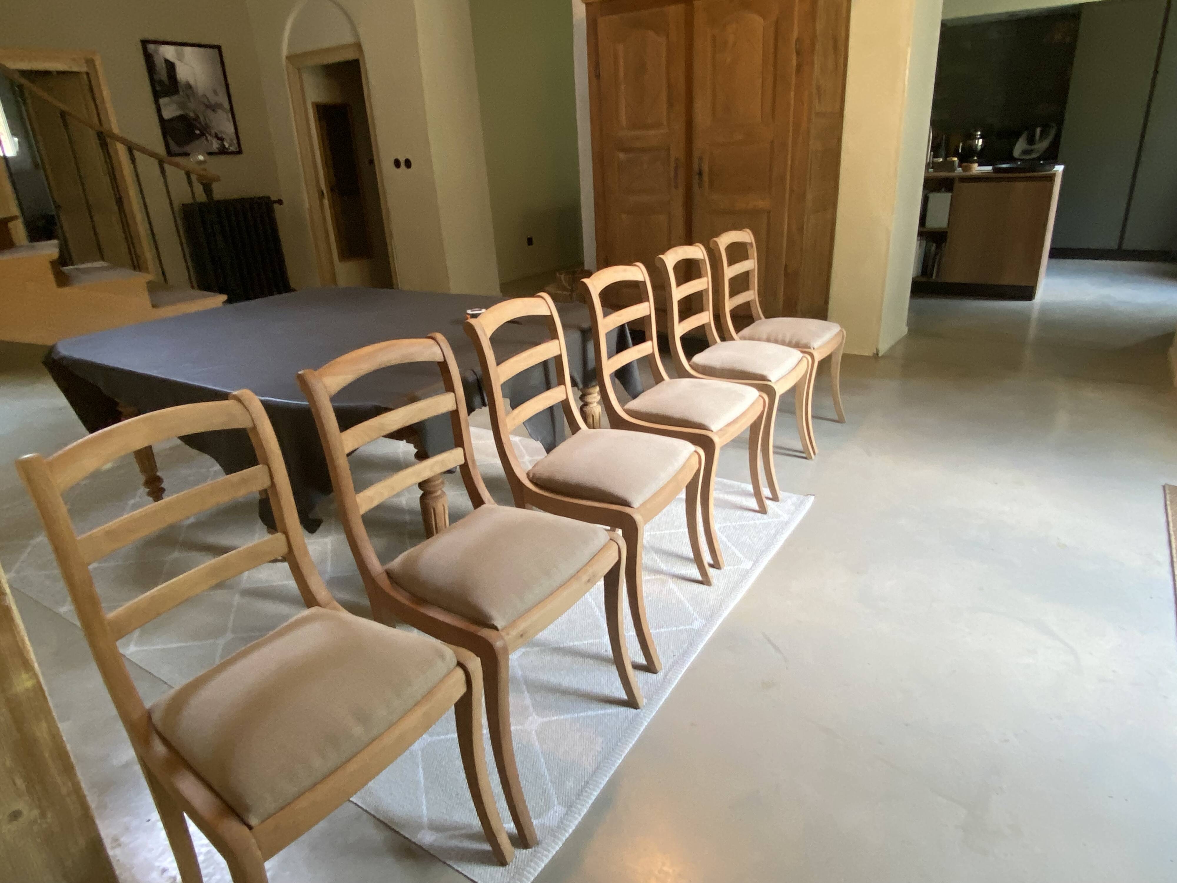 Chaises Louis Philippe barrettes pieds sabres