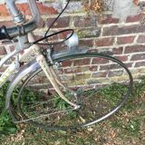 Vintage Peugeot 103 bike
