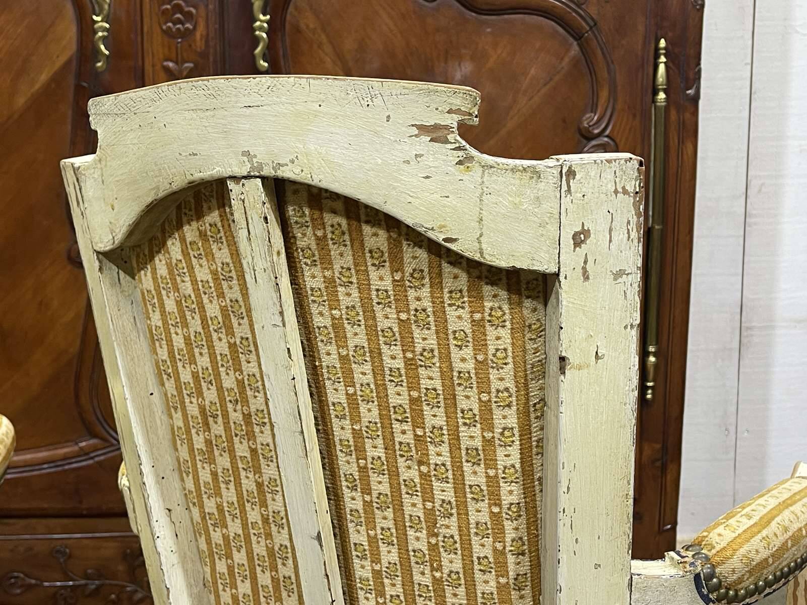 Paire de cabriolets d'époque Louis XVI en hêtre
