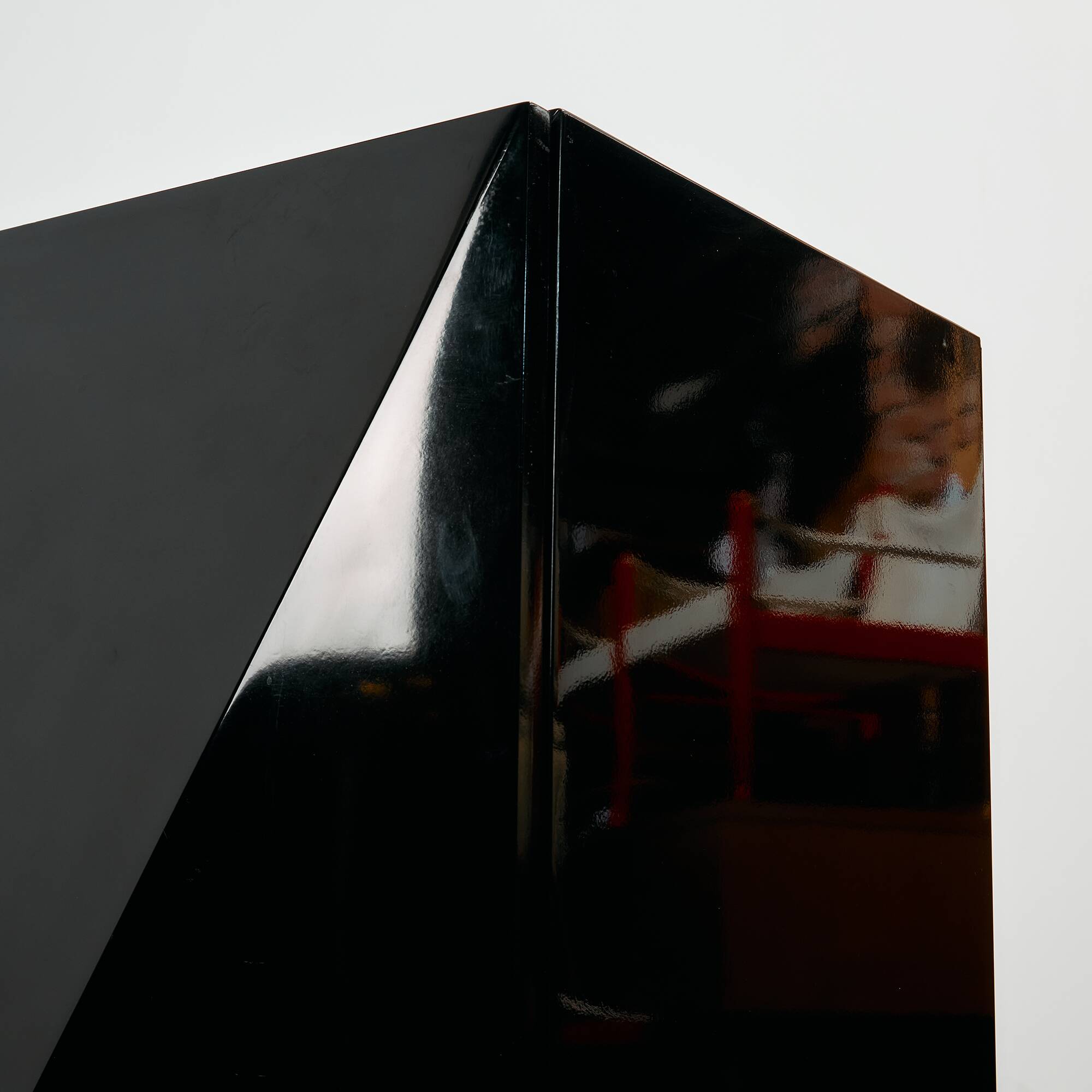 MK10909 High-gloss sideboard