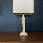 Lampe à poser, laiton et laque crème