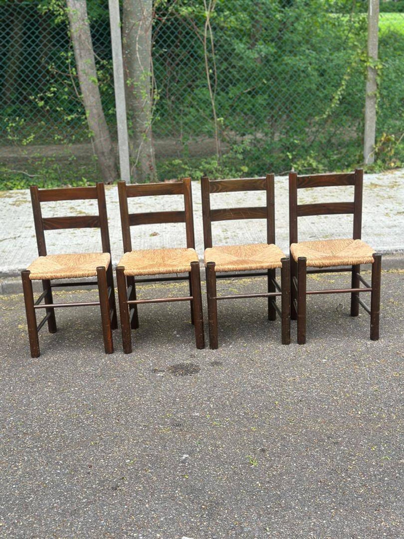 4 chaises bois massif chêne foncé pailées éléphant