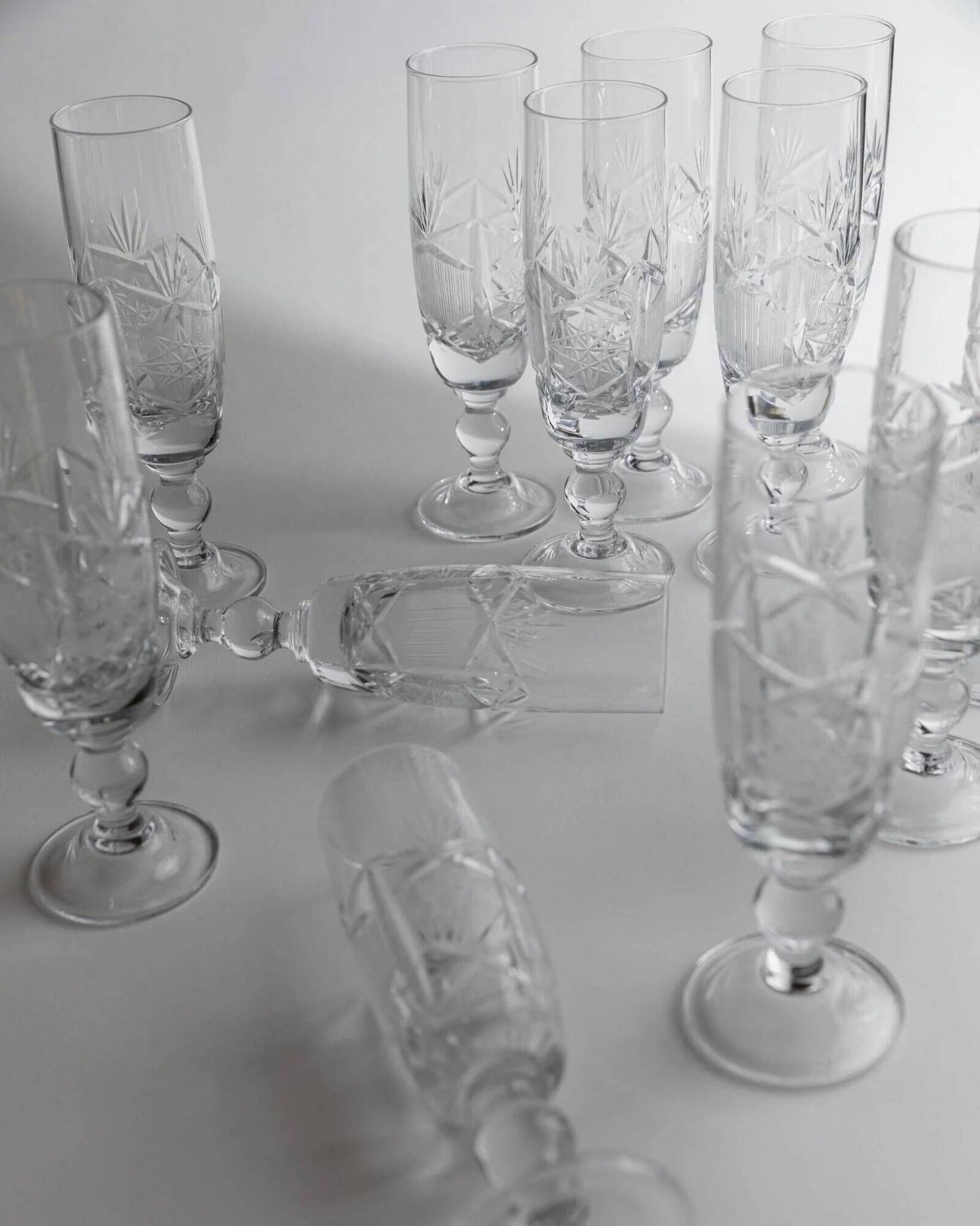 Lot of 12 vintage crystal champagne flutes, Italy 1970s.