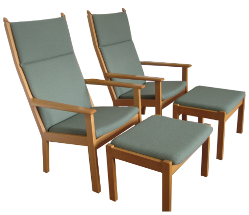 Wegner Chair with footrest