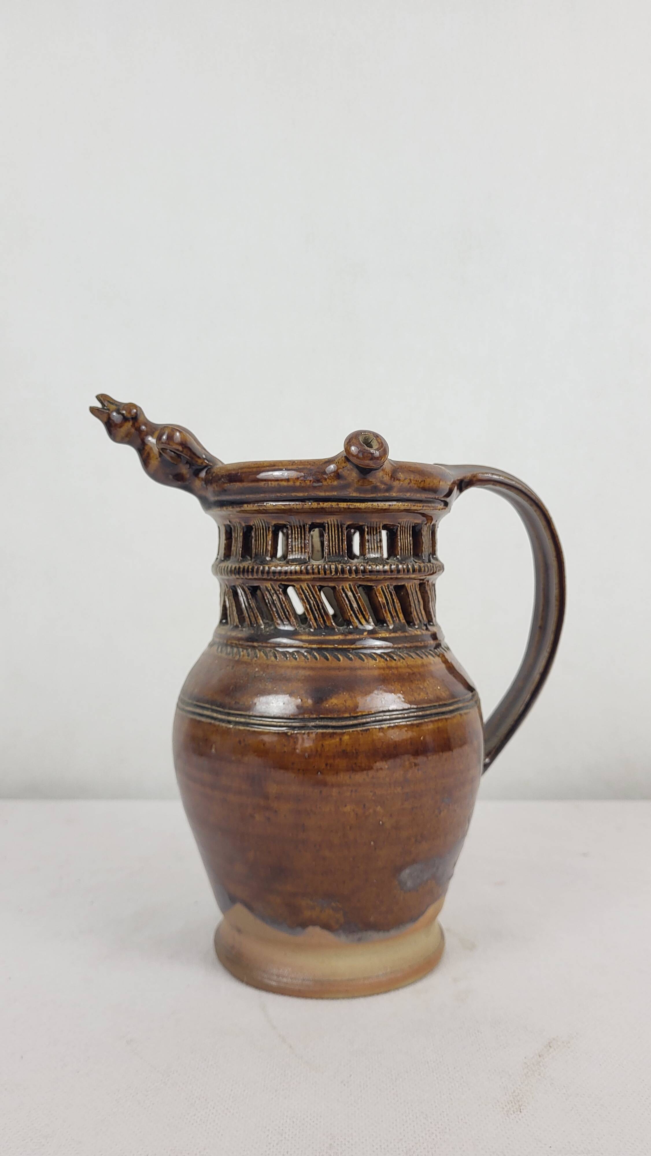 Deceptive stoneware pitcher Jean-Claude Seguin / Puisaye