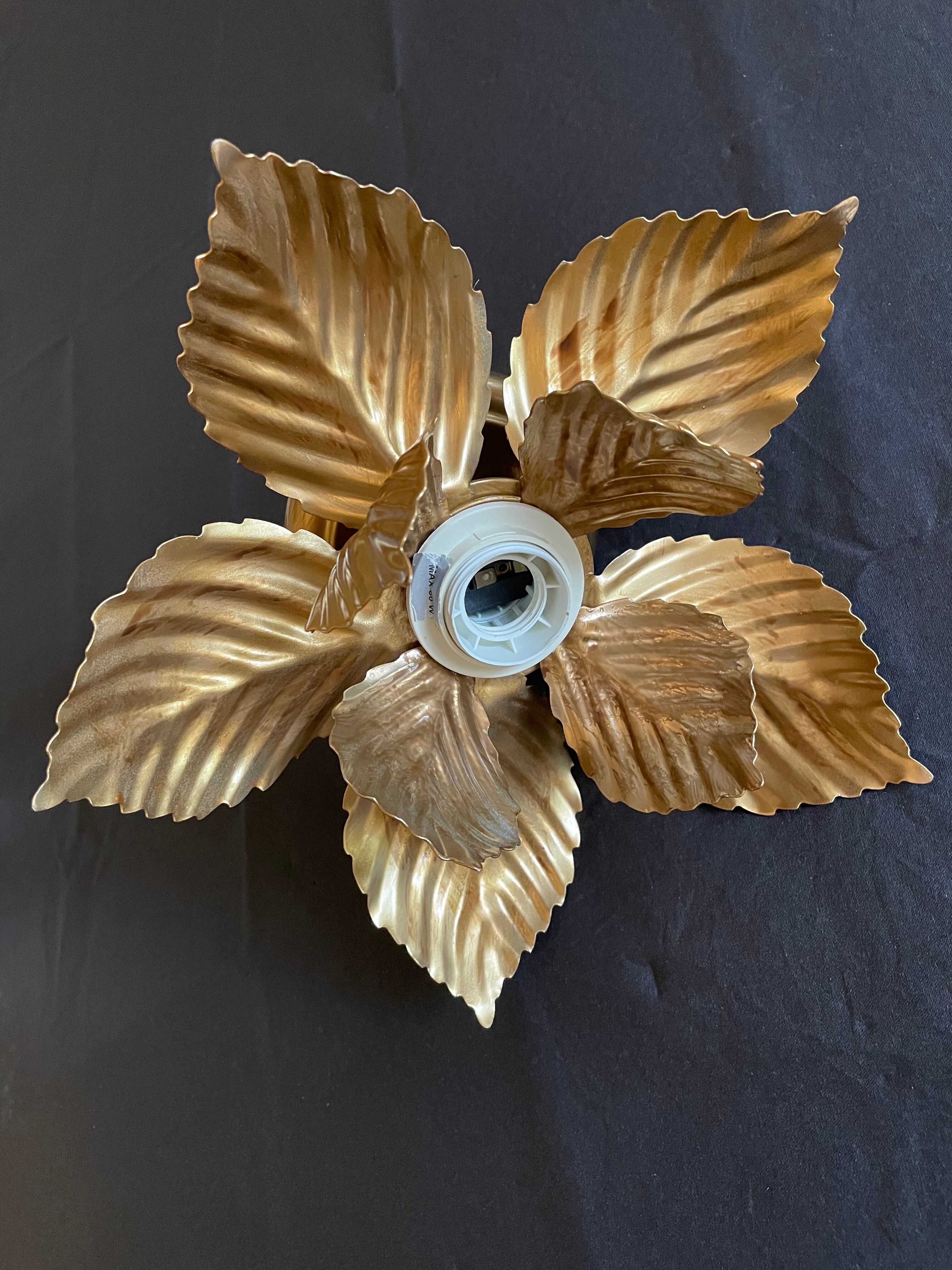 Wall lamp or ceiling lamp golden flower