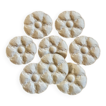 Set of 8 ceramic oyster plates, barbotine, white Gien.