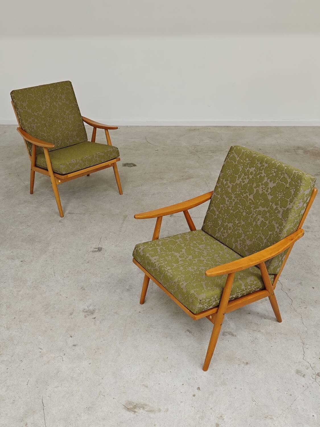 Pair of "boomerang" armchairs by Antonin Suman for Ton "Thonet" 1960