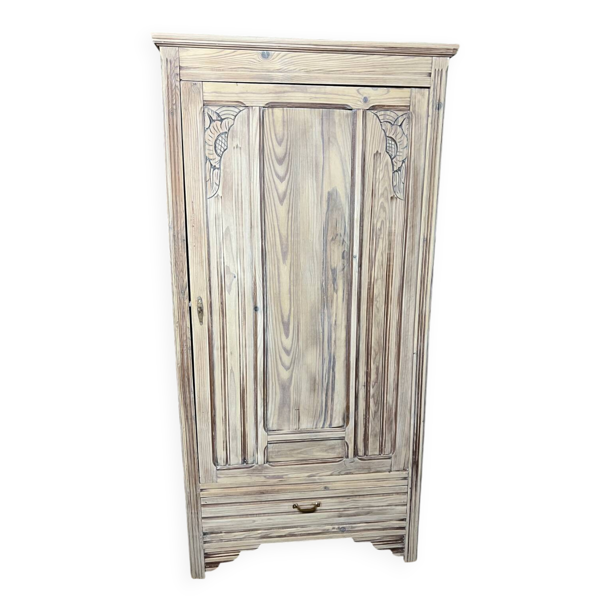Armoire parisienne