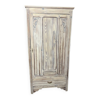 Armoire parisienne