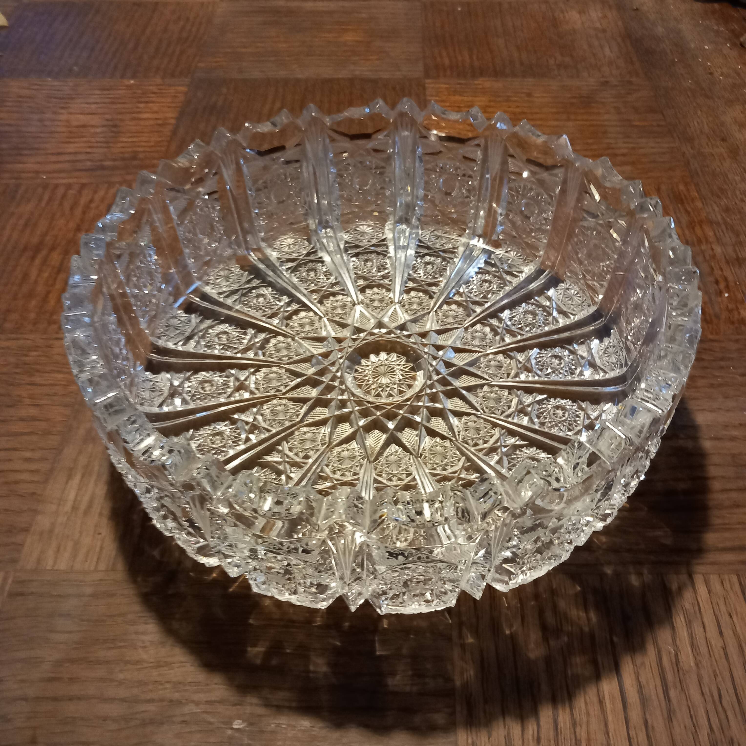 Crystal fruit bowl or salad bowl