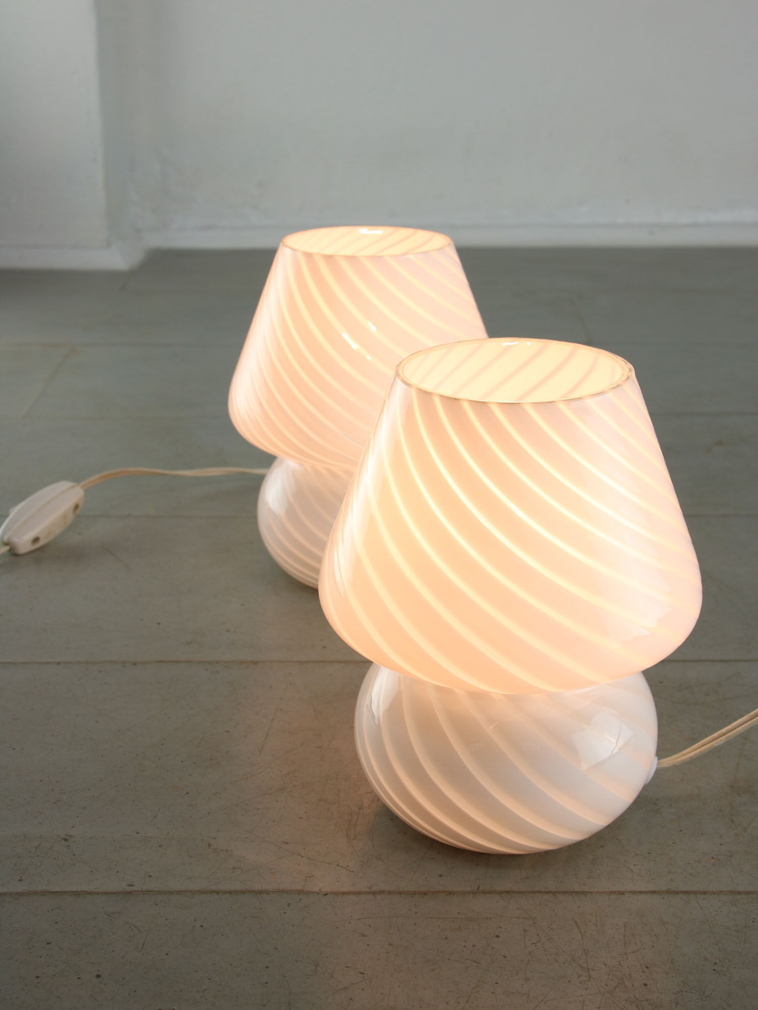 Vintage Murano mushroom swirl table lamp, 70s