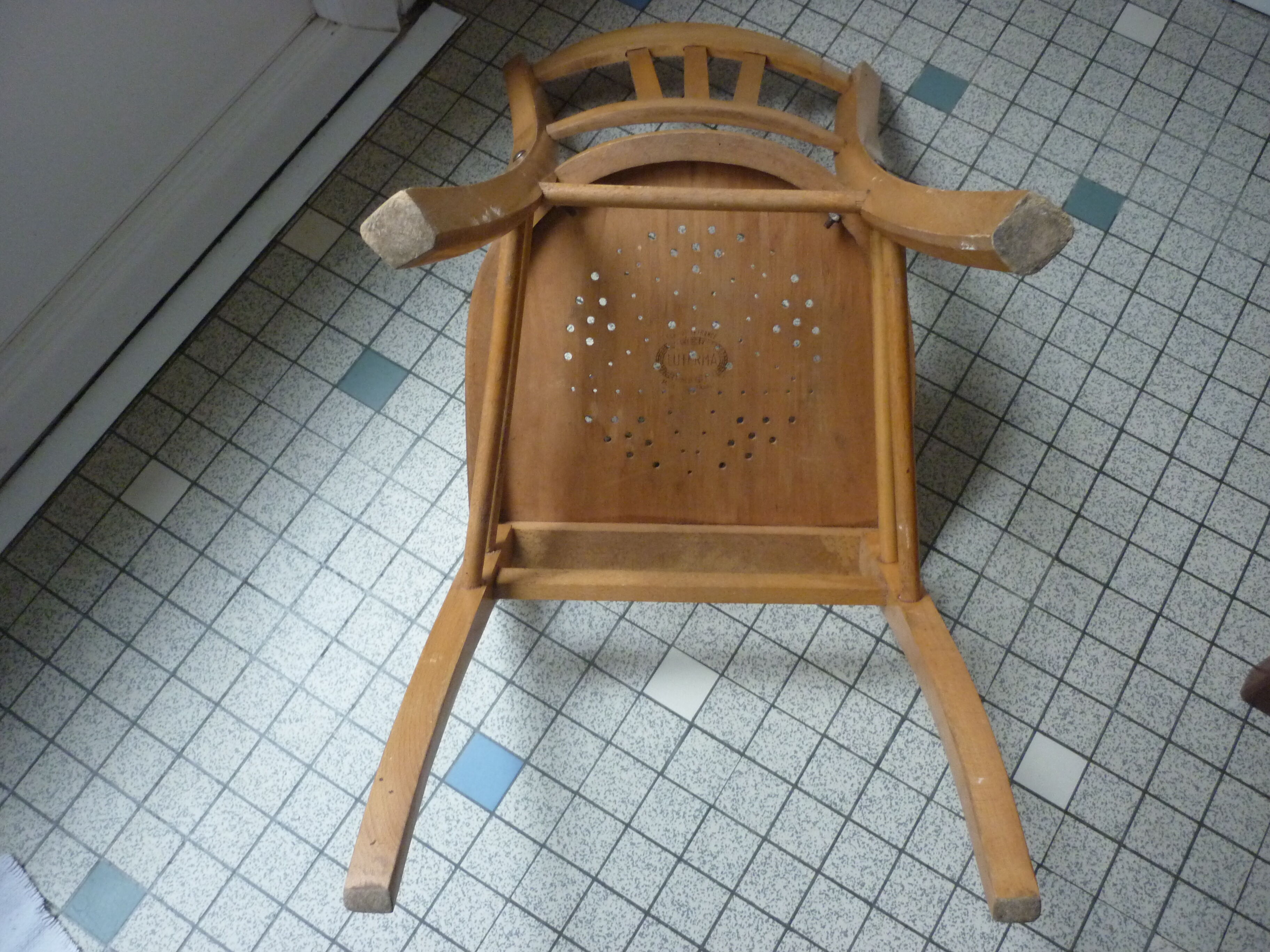 Chaise de bistrot bois vintage Luterma assise percée