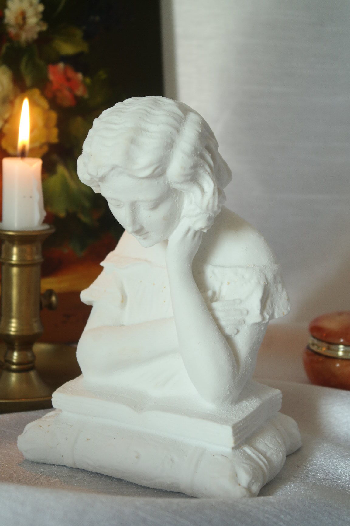 Limestone bust young girl who reads
