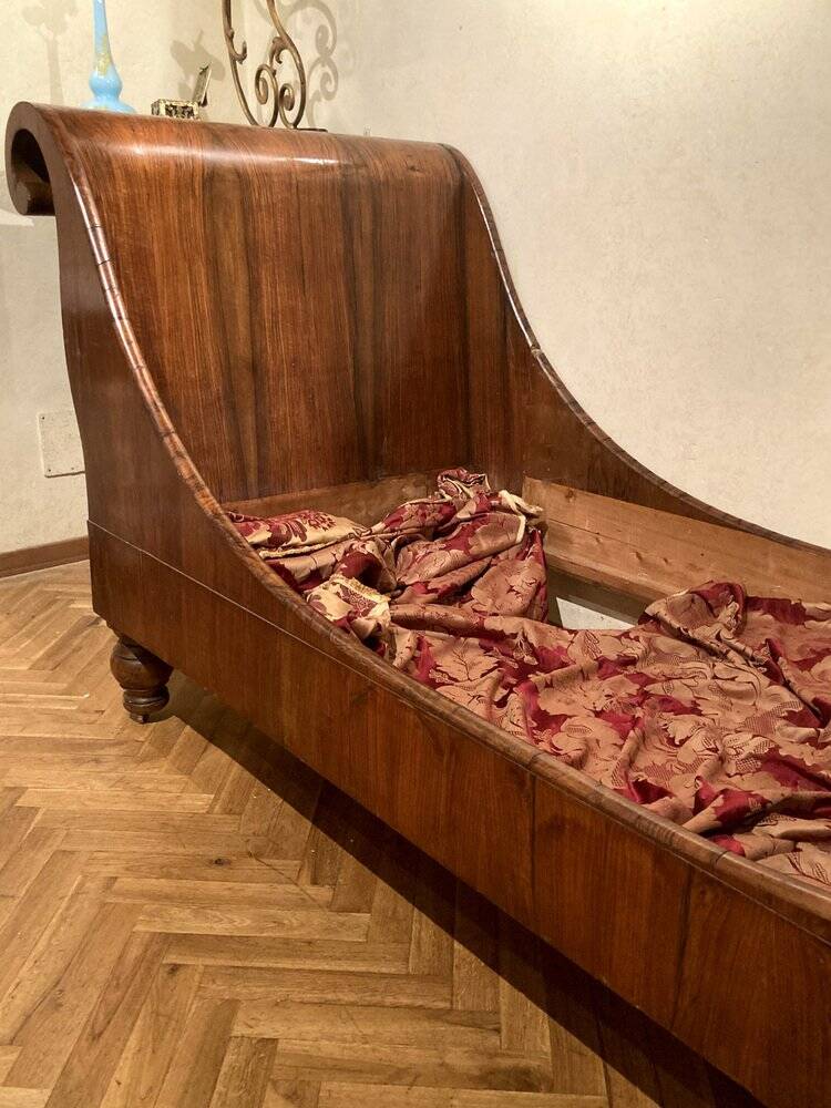Set of 19th Century Italian Empire Flamed Walnut Sleigh Beds or Daybeds