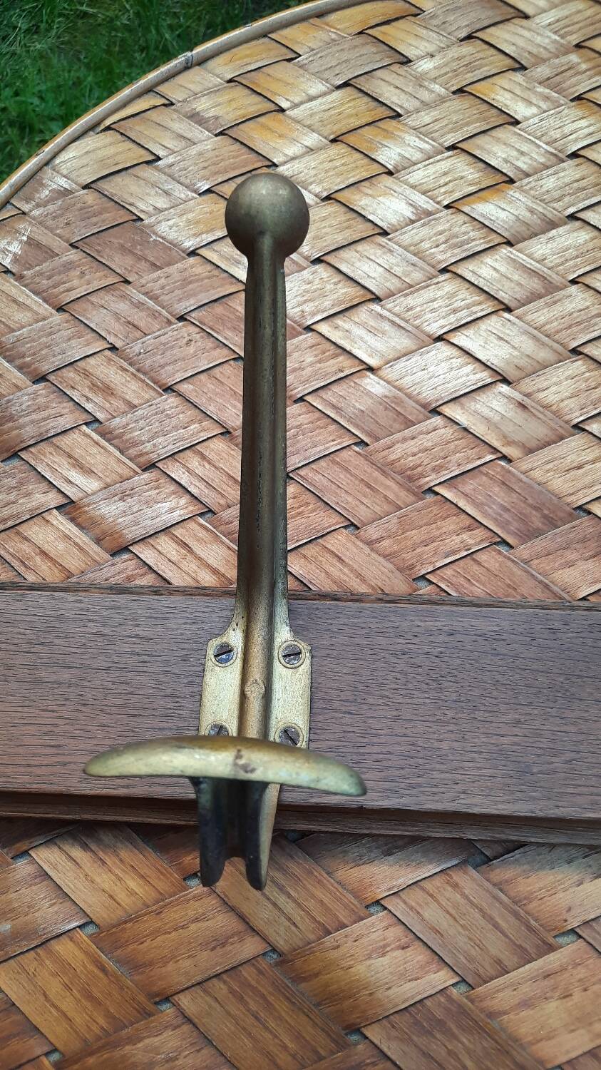 Wall coat rack with 5 hooks