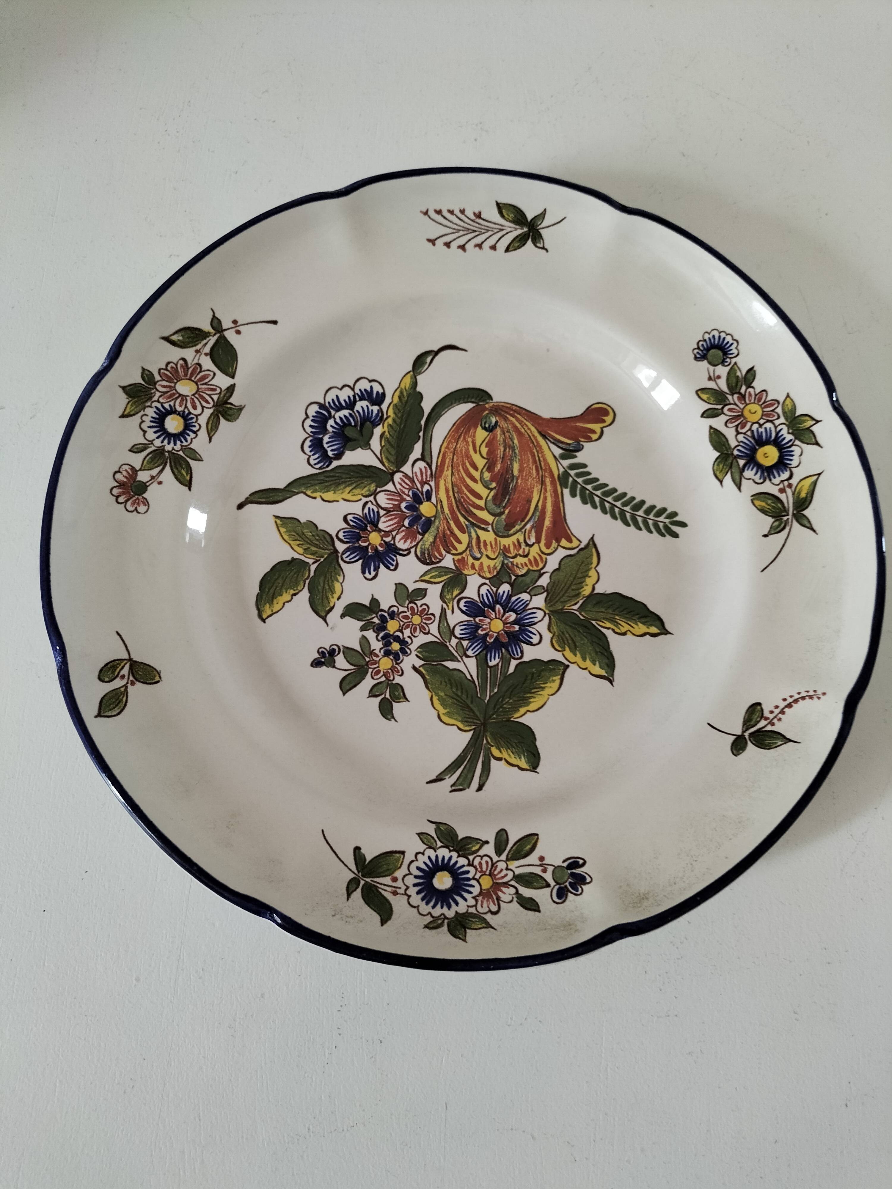 Assiette Saint Clément Tulipe décor main