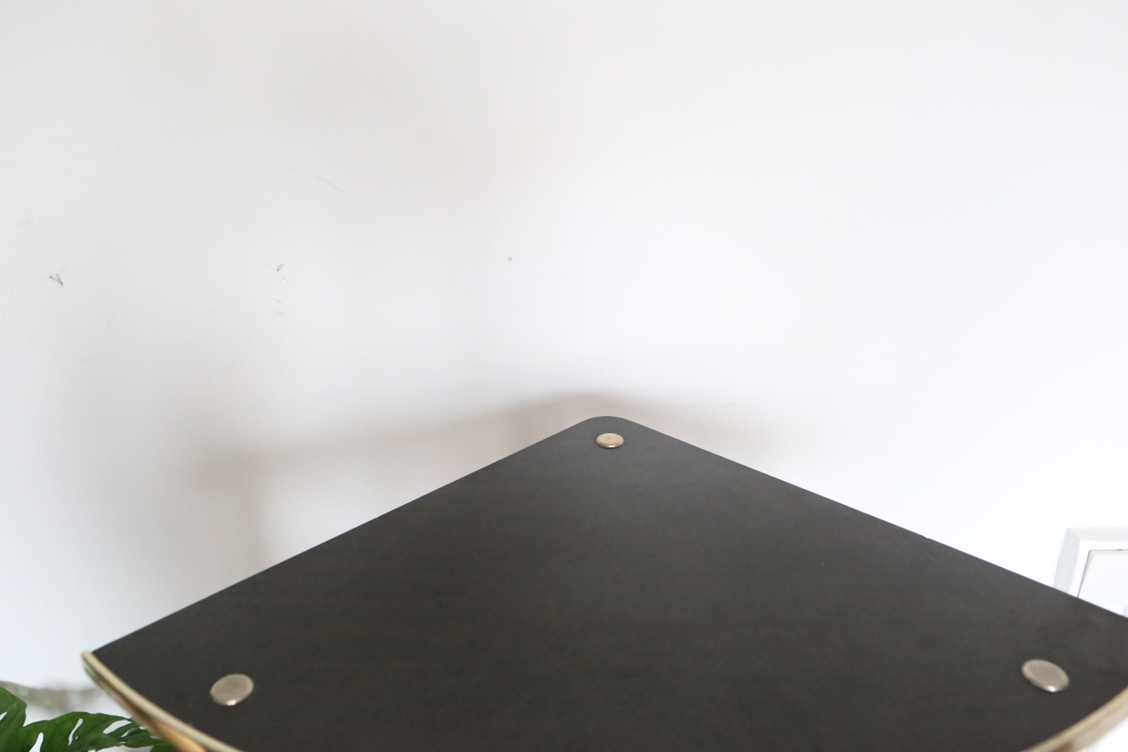 Angle shelf in formica