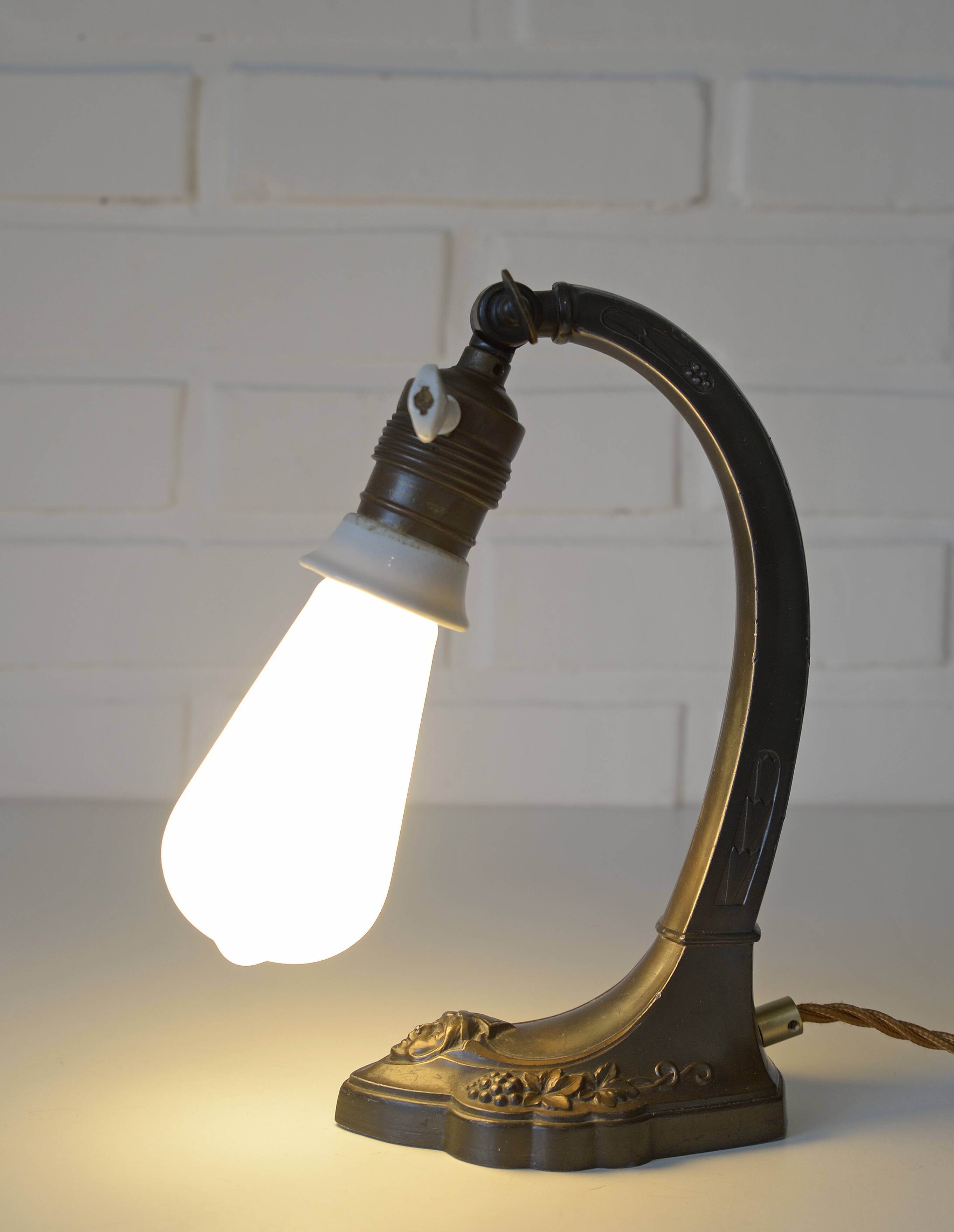 Lampe de bureau antique Art Nouveau lampe de table lampe de chevet en laiton Autriche années 1920