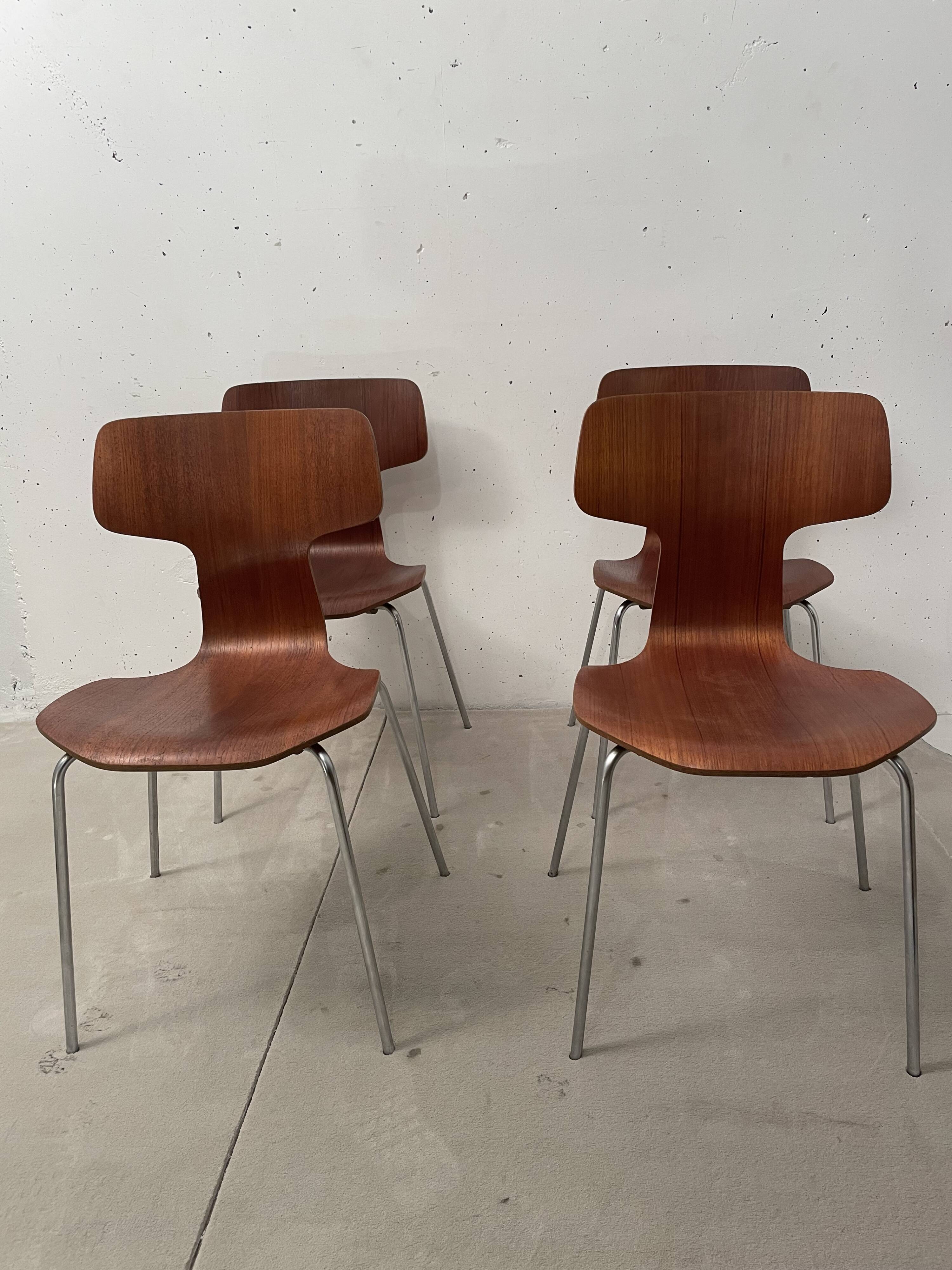 Series of 4 chairs Hammer Model 3103 , Arne Jacobsen, Fritz Hansen 1971