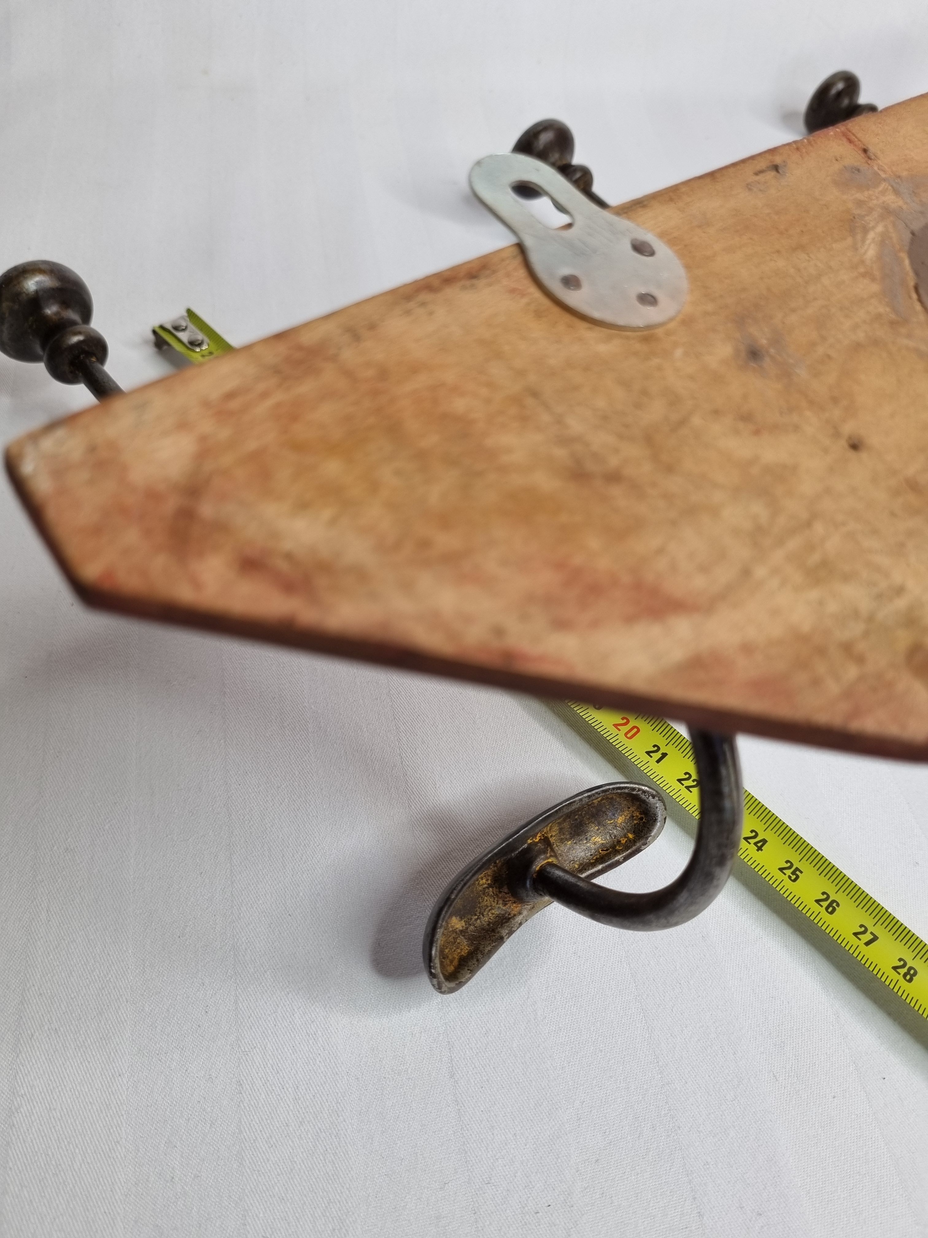 Wall rack "bistro" in metal and wood, 1900, 3 hooks