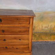 Petite commode Louis Philippe en noyer