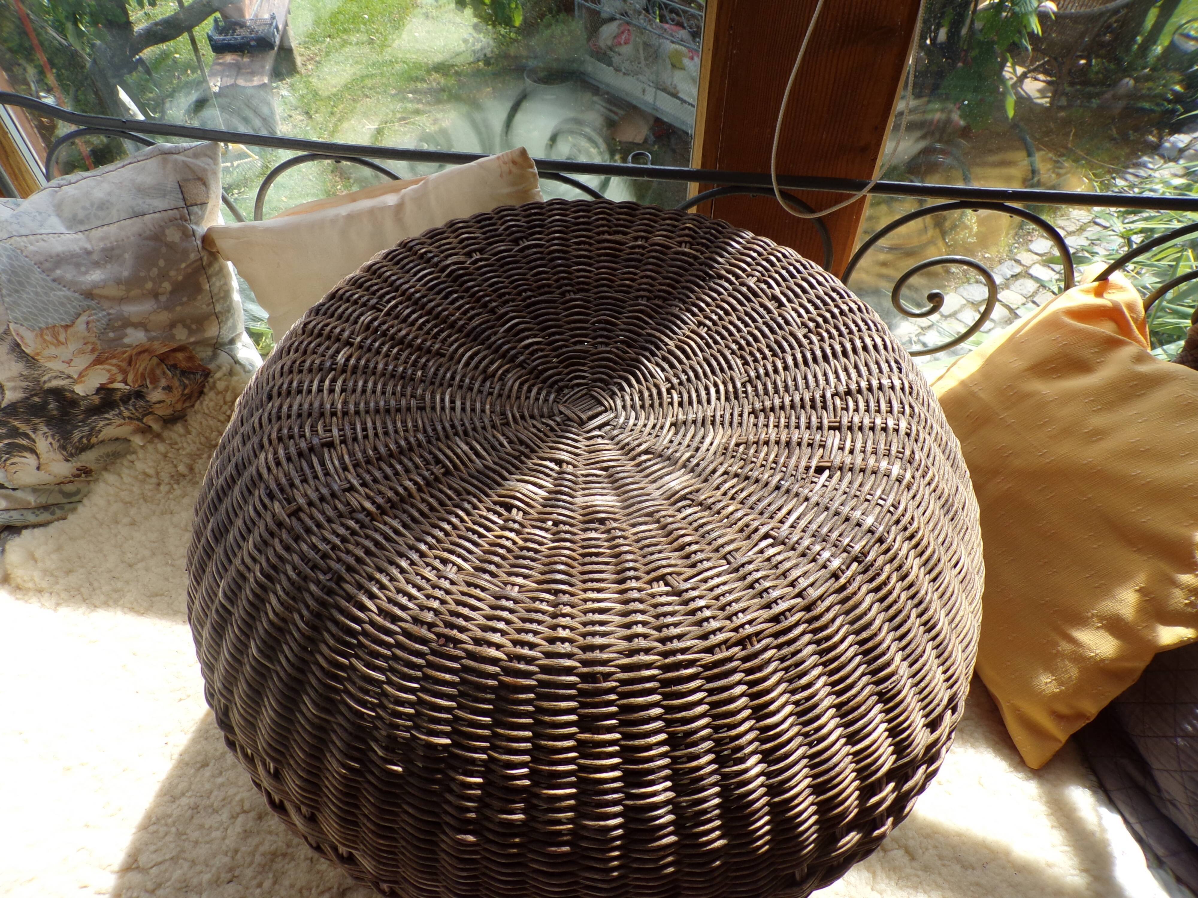 Wicker and rattan pouf
