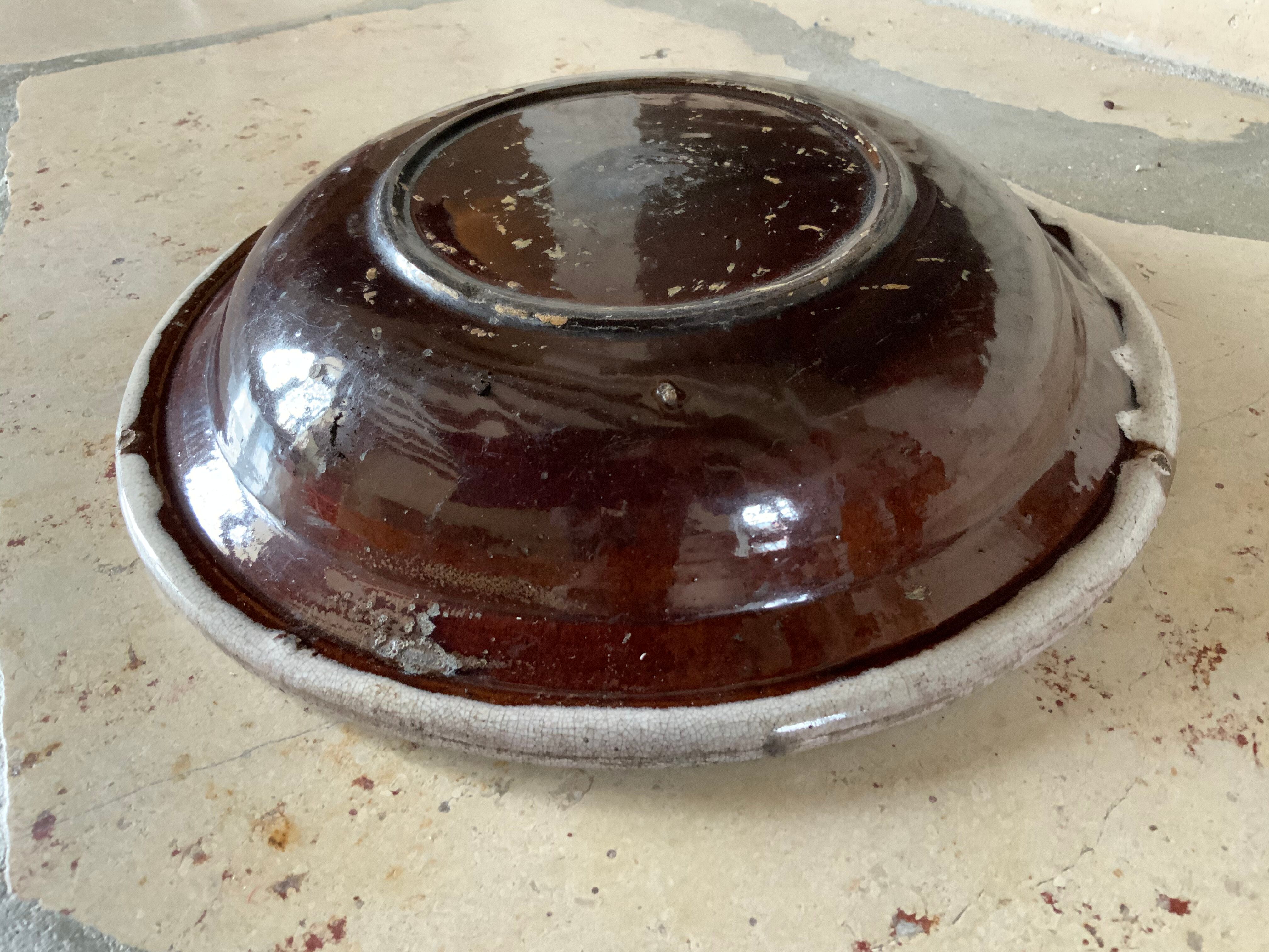 Flat in earthenware brown ass of forges the waters late 18th century at the beginning of the 19th century