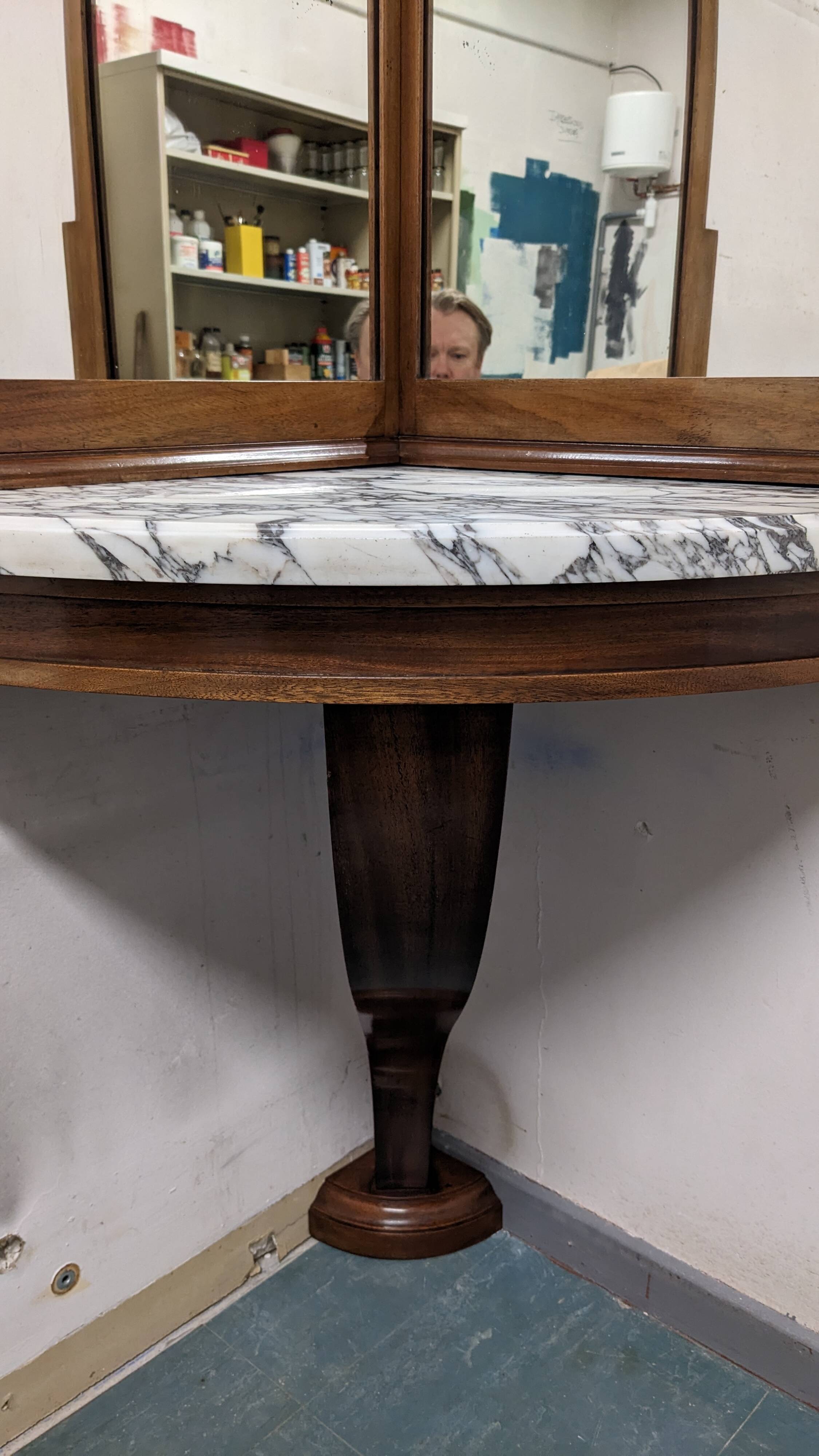 Console d'angle et son double miroir Art déco en noyer, France vers 1920